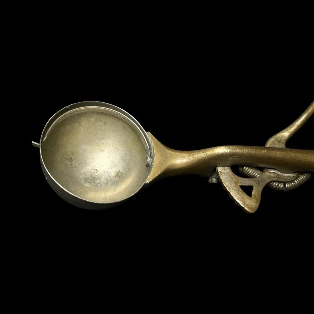 Antique H.M. Noyes Ice Cream Scoop Sz 16 Wood Handle Spring-Loaded